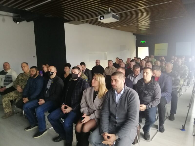 Ці люди щодня проходять повз нас, живуть в сусідньому будинку…