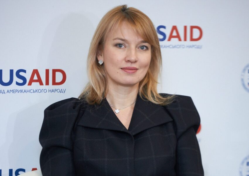 Про децентралізацію: зміни до Конституції, розподіл повноважень, реформа публічної служби