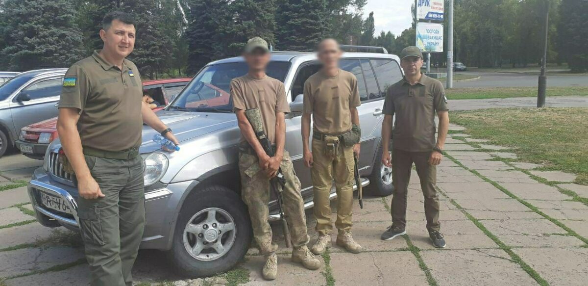 Криворізькі «Слуги Народу» передали авто захисникам Баштанки