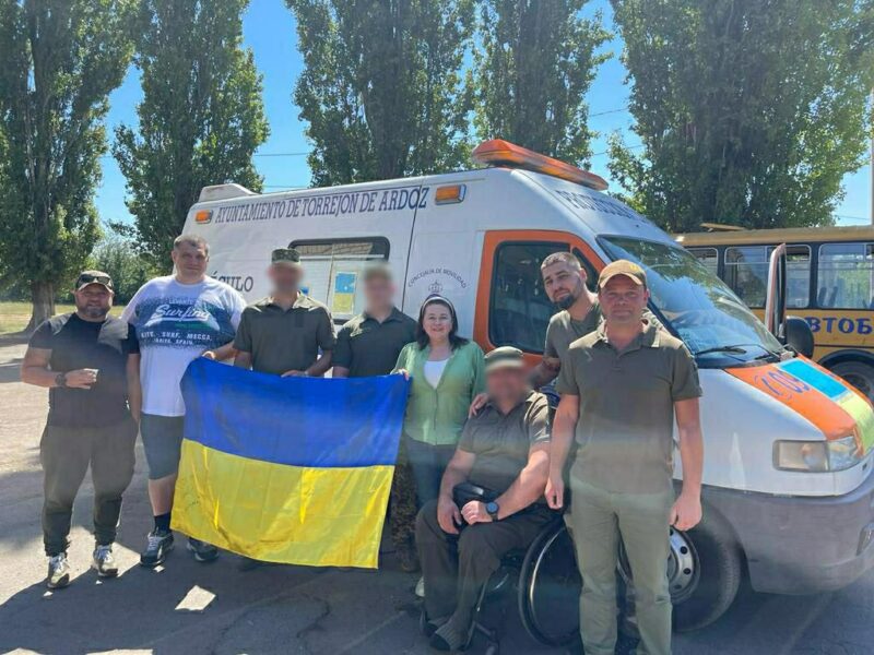 Партійці «Слуги Народу» передали оборонцям Криворіжжя ще три автомобілі