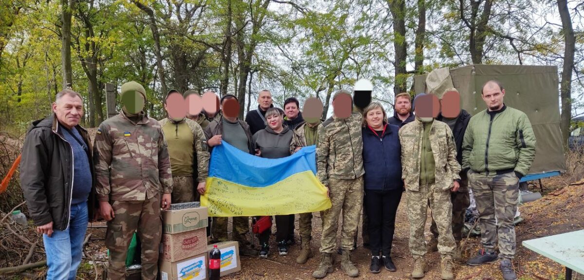 Криворізькі волонтери до Дня захисника України привітали бійців на передовій