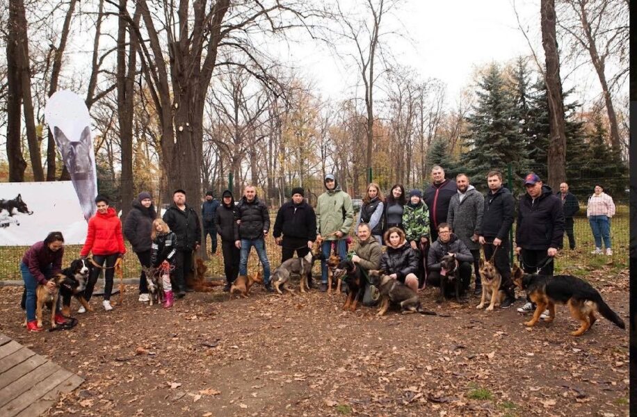 <strong>Представники «Слуги Народу» сприяли відновленню майданчика для вигулу тварин в одному з парків Криворіжжя</strong>
