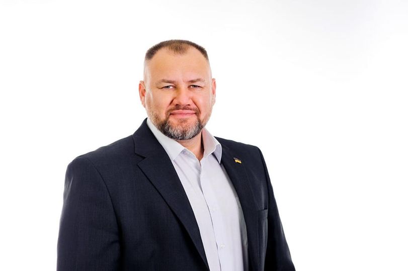 Нові законопроєкти, оновлення криворізьких лікарень та гуманітарні ініціативи: звіт про діяльність народного депутата Володимира Захарченка