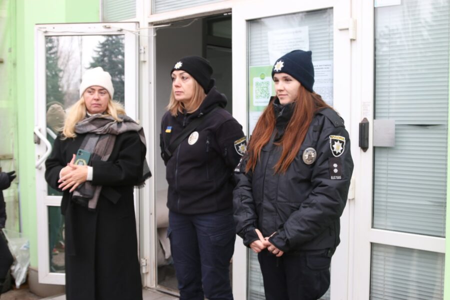 Проти гендерного насилля: криворізькі «Зе!Жінки» спільно з поліцією ініціювали тематичний захід для переселенців