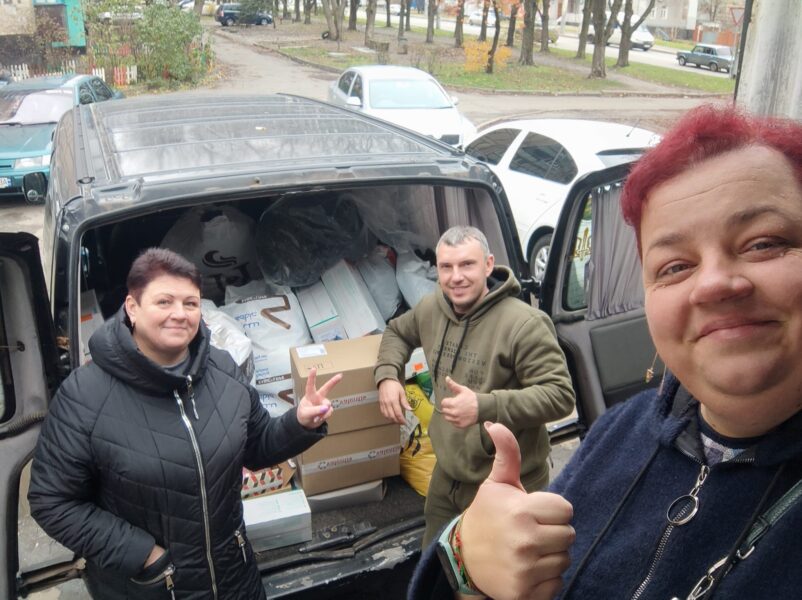 Волонтери зі всієї країни допомагають підтримувати Херсонщину