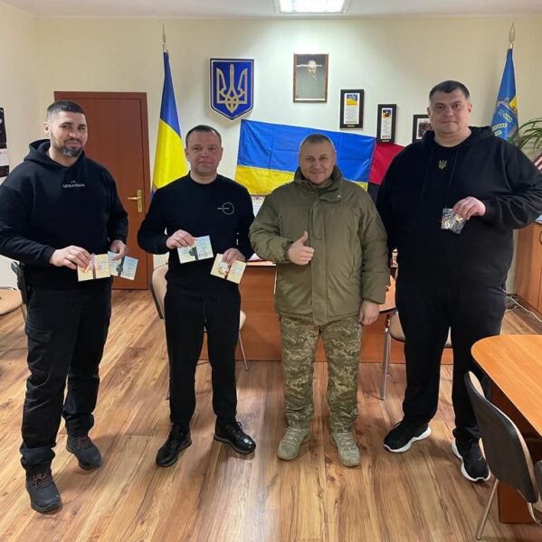 Керівництво міської організації «Слуги Народу» у Кривому Розі отримало відзнаки від військового командування України