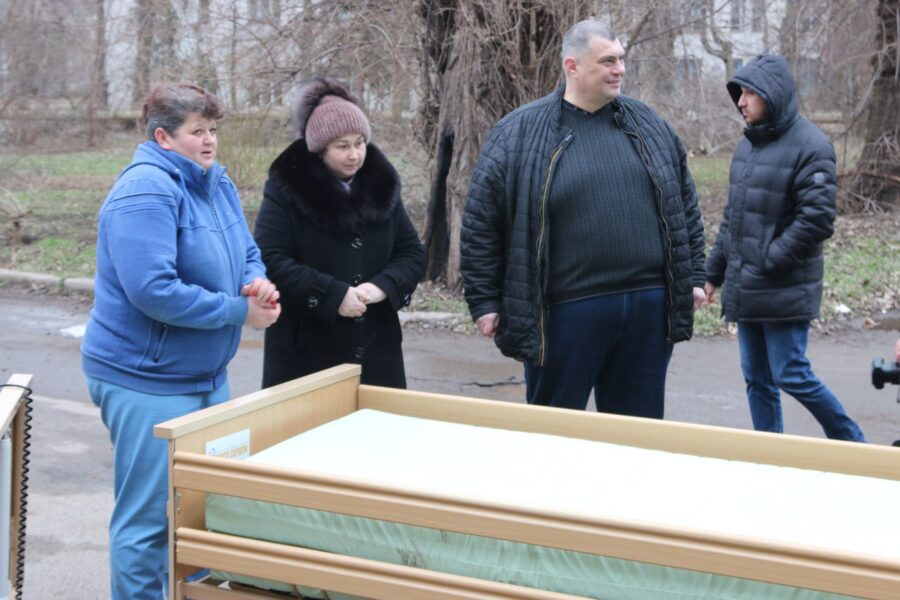 Криворізькі лікарні отримали багатофункціональні медичні ліжка
