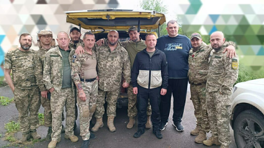 Вантаж допомоги для українських захисників: криворізькі депутати від «Слуги Народу» відвідали Донеччину