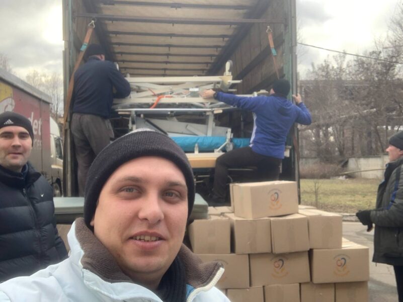 Андрій Дрозд продовжує допомагати військовим та мешканцям деокупованих територій
