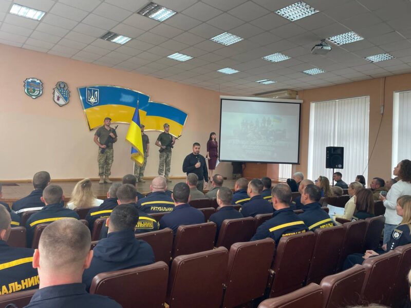 На Криворіжжі привітали співробітників служб, які стоять на захисті спокою району