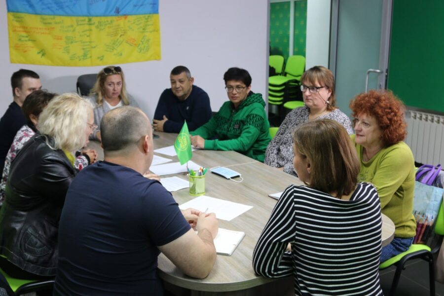 Подолати виклики для освіти в час війни: у Кривому Розі відбувся круглий стіл з освітянами (ВІДЕО)