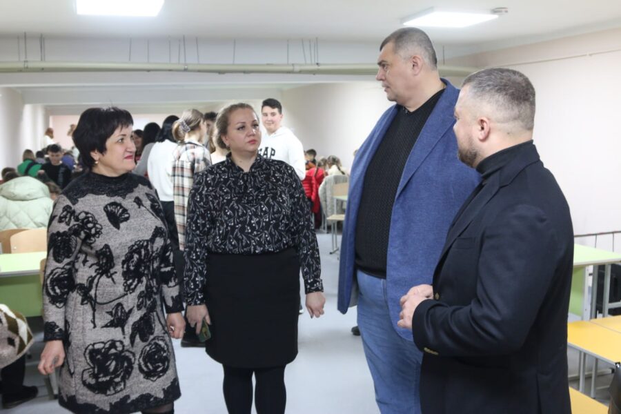 Безпечний освітній процес у рідній школі: в Кривому Розі проінспектували облаштування укриттів, виконане за благодійної ініціативи (ВІДЕО)