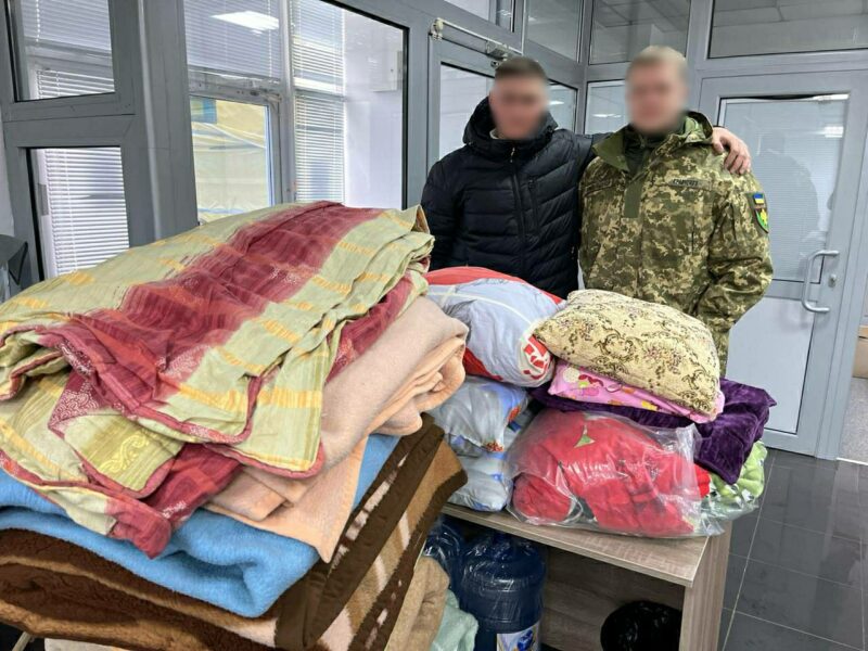 Для побутового комфорту в польових умовах: захисники отримали вантаж “м’яких” речей