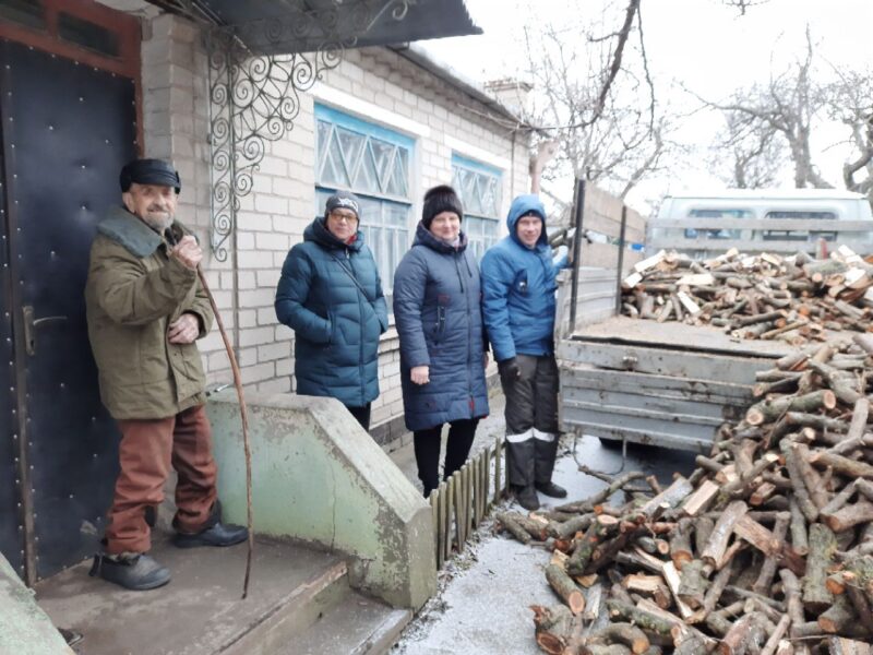 Тепло в холодні часи: небайдужі люди допомогли мешканцю Інгульця
