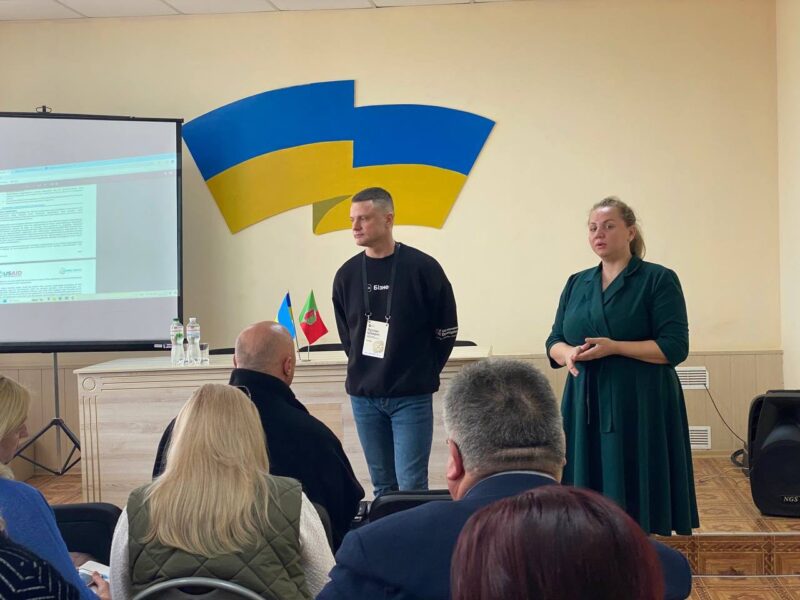 Грантові ресурси для розвитку рідної громади: депутати від «Слуги Народу» провели інформаційну зустріч в Лозуватці