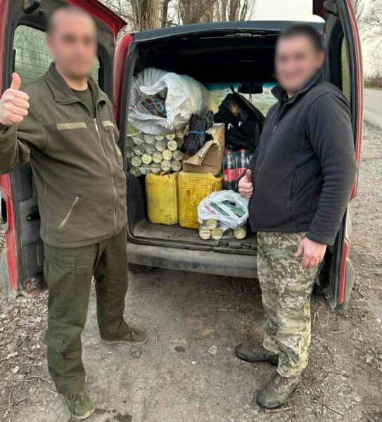 Трохи домашнього затишку і смачні гостинці для захисників від мешканок села Вишневе