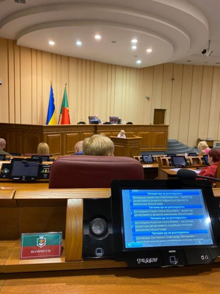 Відновлення зруйнованих окупантами будинків, облаштування укриттів, підтримка медичної сфери від польських партнерів: пропідсумки сесії Криворізької міської ради