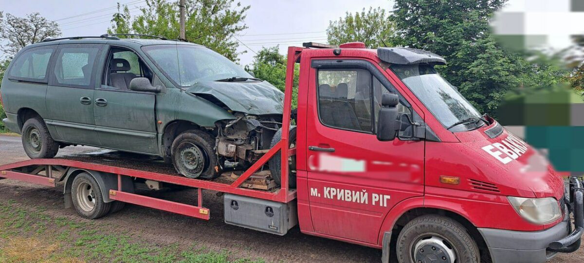 Для захисту України за 700 км від рідного міста. Криворізькі депутати від «Слуги Народу» посприяли передачі авто колезі-захиснику
