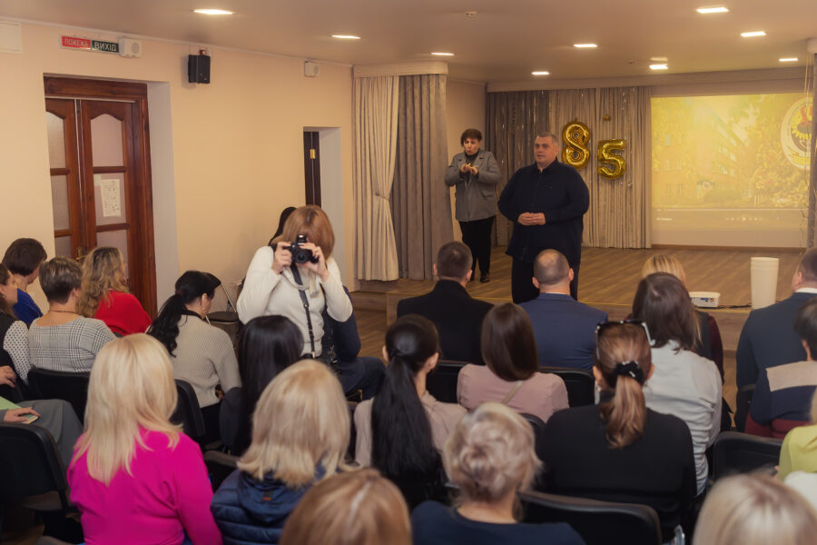 Ті, хто відкривають світ особливим дітям: Криворізька спеціальна школа «Сузір’я» відзначила 85-річчя