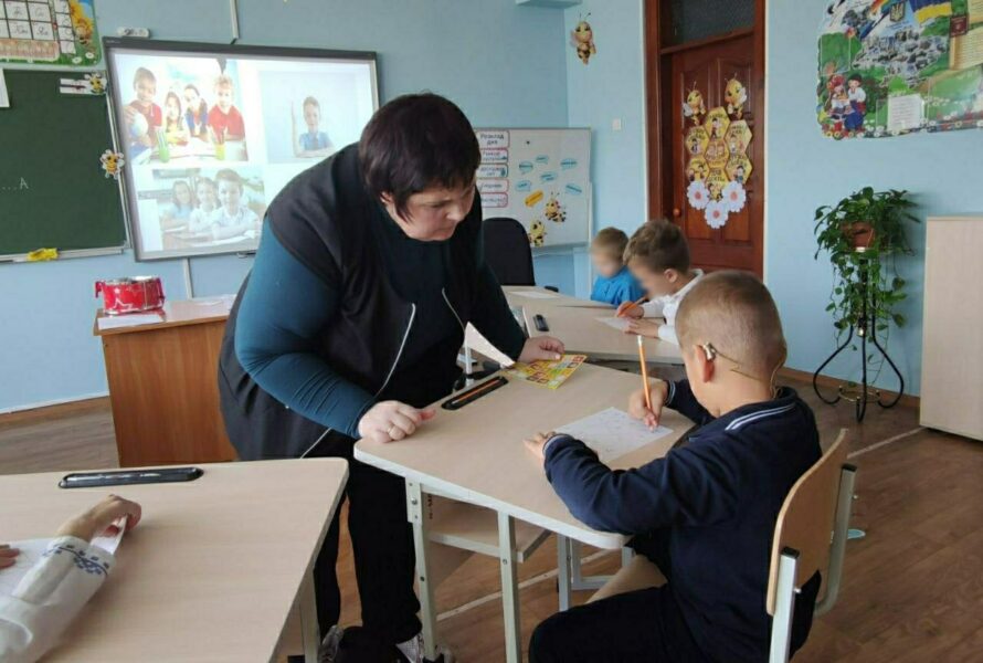 Можливість бути почутими: педагоги «Сузір’я» створили інноваційні підручники для діток, які мають порушення слуху