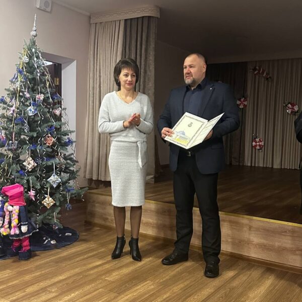 Педагоги, які знайомлять з нечутним світом: колектив школи «Сузір’я» отримав грамоту Верховної Ради України