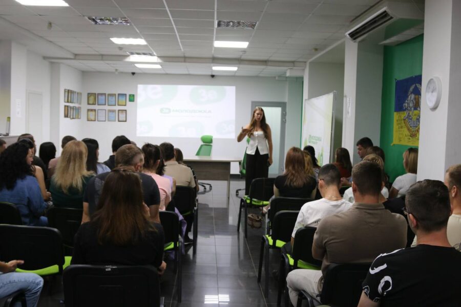 Молодіжне лідерство для розвитку громад: ЗеМолодіжка Кривого Рогу організувала діалог з молоддю, яка прагне діяти