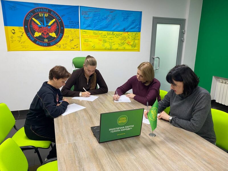 «Треба жити!»: депутати долучились до написання радіодиктанту національної єдності