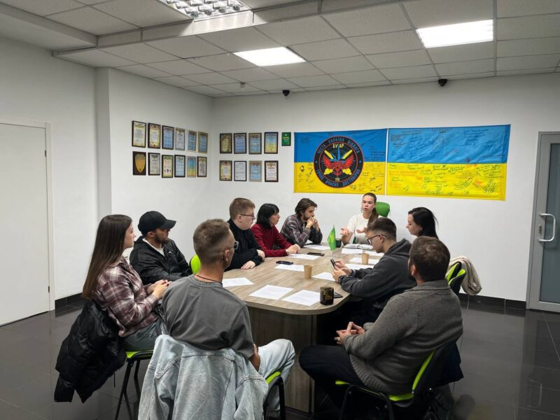Передача досвіду, реінтеграція, спільні ініціативи: в Кривому Розі говорили про участь молоді в ветеранській політиці