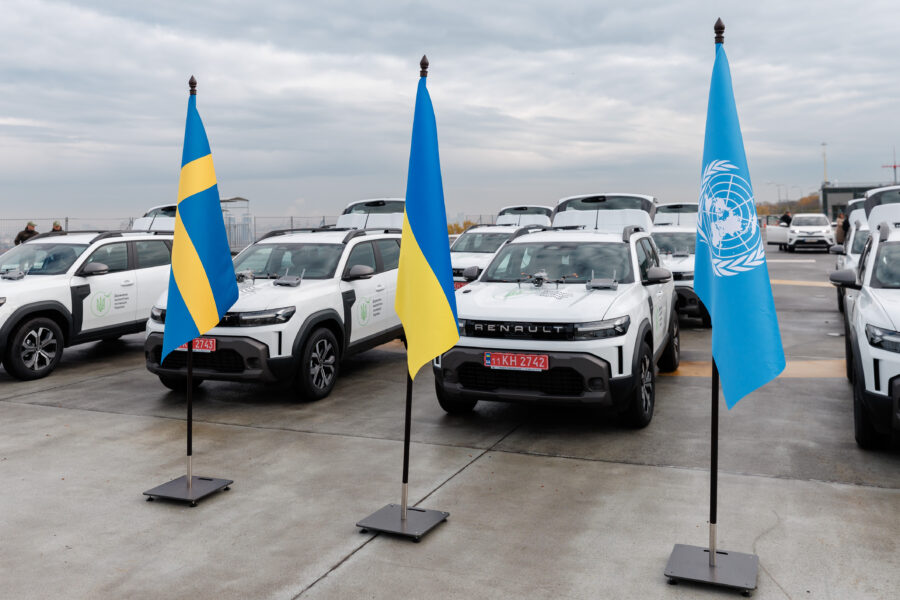 Держекоінспекція отримала мобільні еколабораторії від ПРООН