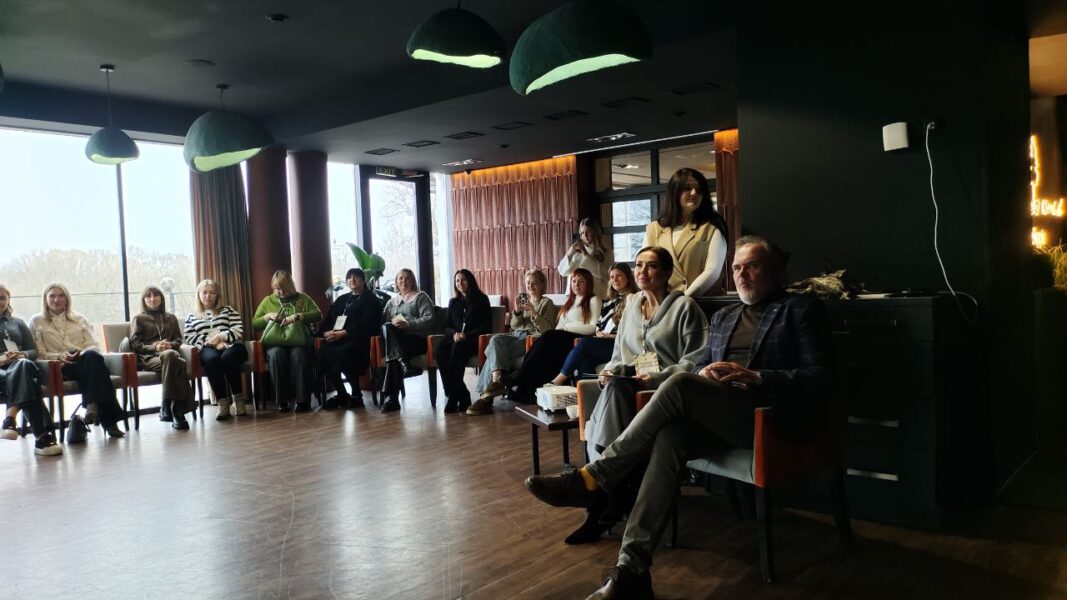 Комунікації, які не ретравматизують: «Зе!Жінки» говорили про коректне спілкування із людьми, яких травмувала війна