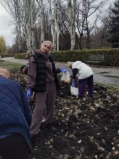 Тюльпанову алею на 3000 квіток висадили в Тернівському районі