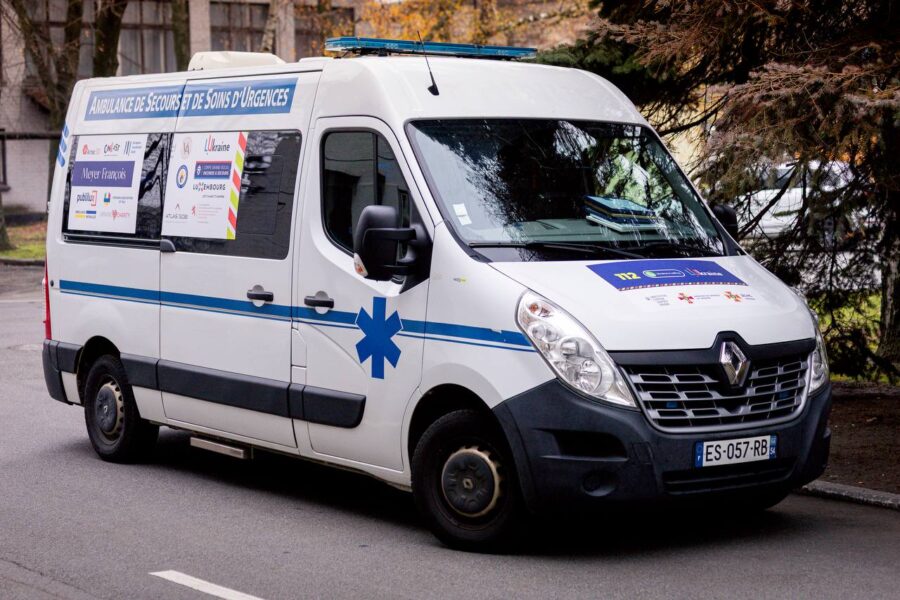 Для спасіння життів: облрада передала автівку швидкої 14-му полку БпАК