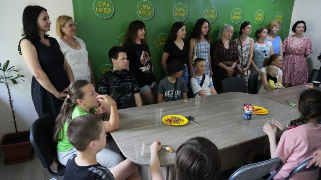 Захист дітей попри виклики війни: у Покровському районі провели захід для батьків та дітей